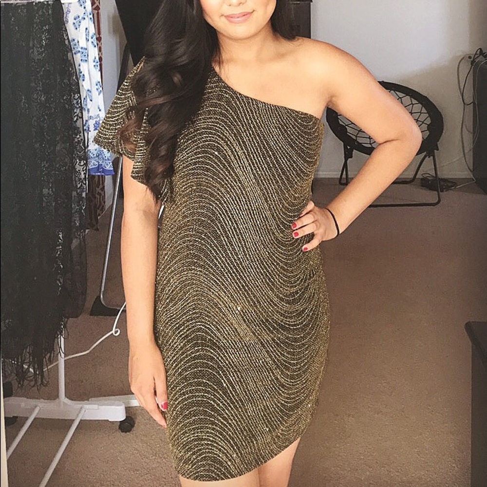 ONE SHOULDER GOLD GLITTER DRESS
